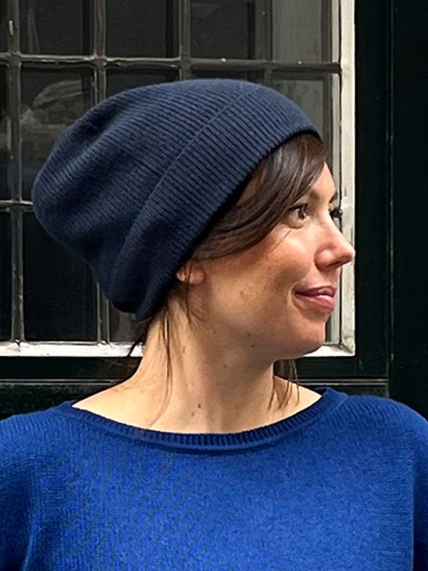 S U R Y A S T A. Beanie. Cashmere.